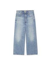Load image into Gallery viewer, Citizens of Humanity Sacha Hi Rise Wide Leg Cropped Jean in Tularosa, size 28
