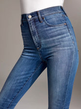Load image into Gallery viewer, Denim Forum, Lola, high-rise skinny, size 26 ￼
